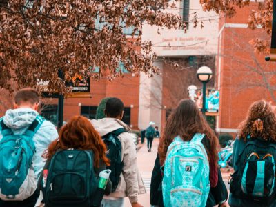 Contrarietà nella scuola: stipendio docenti legato a formazione e risultati